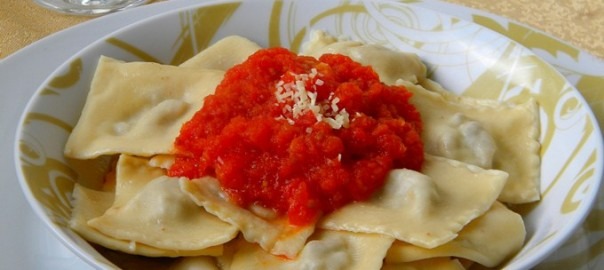 Ravioli com molho branco