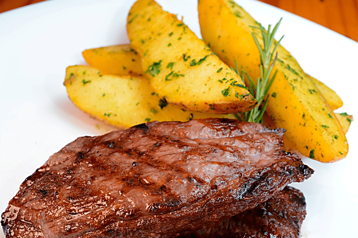 Picanha Assada com Batata e Alecrim