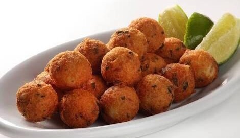 Bolinho de Bacalhau – Ceviche de Camarão e Lula a dorê